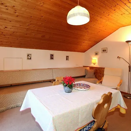 Chesa Pruveda Apartment *