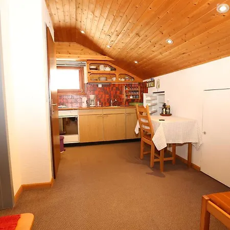Chesa Pruveda Apartment *